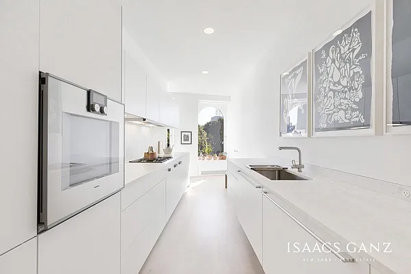 Sold by Isaacs Ganz Real Estate | media 5