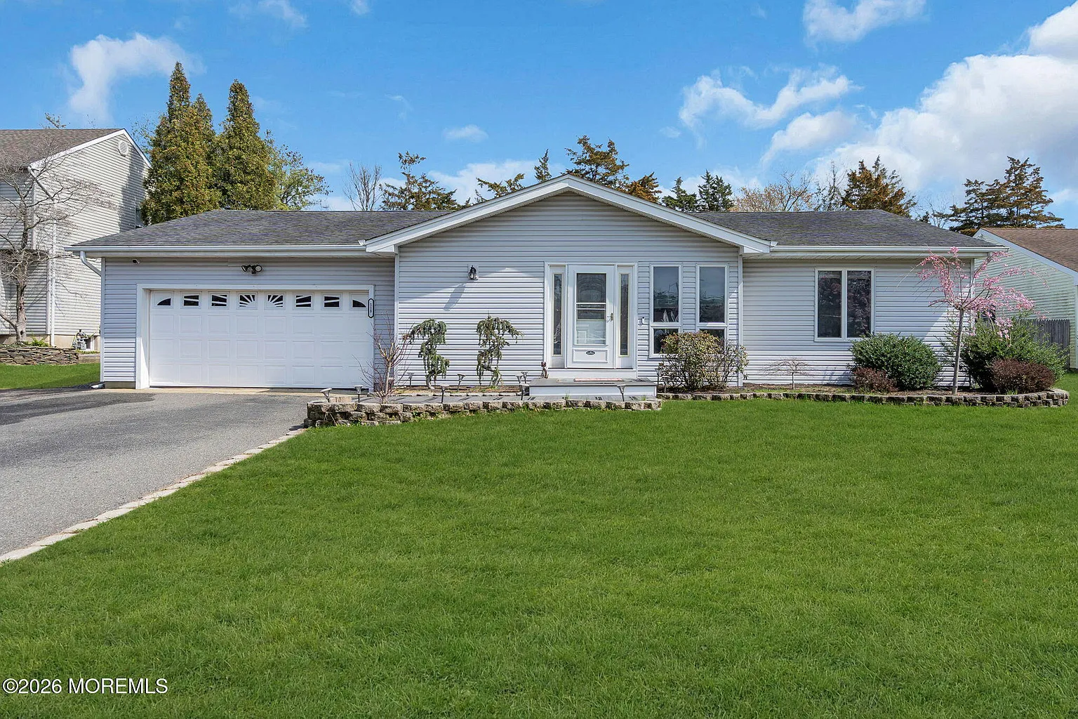 118 Joanna Drive photo 1