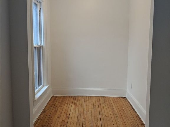 4th image of 104 Woodlawn Ave