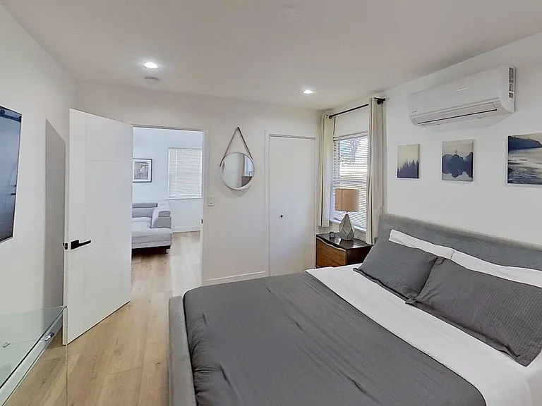 10863 Kling St #4 — Photo 6