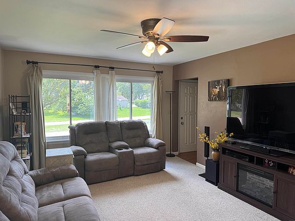 3rd image of 1412 Pleasant Valley Dr