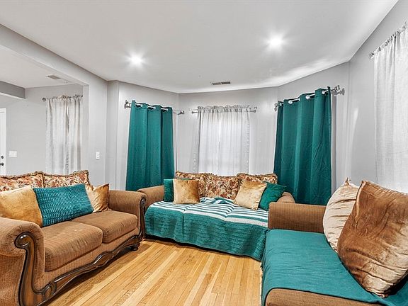 4th image of 38 Burdette Rd