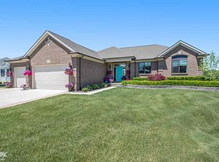 1286 S River Pointe Ln, Saint Clair, MI 48079