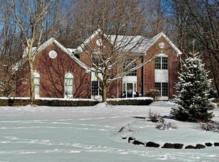 2118 Pine Bluffs Ct, Highland, MI 48357