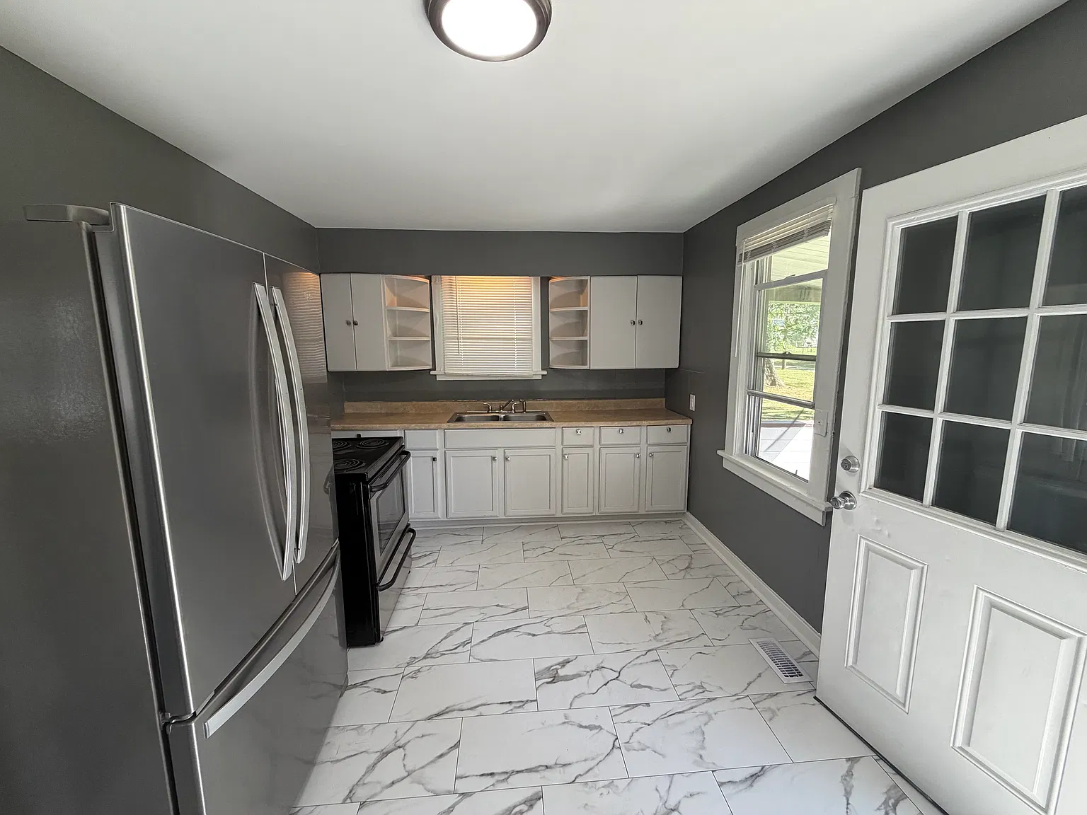 2 bed, 900 sqft, $1,300 — Photo 1