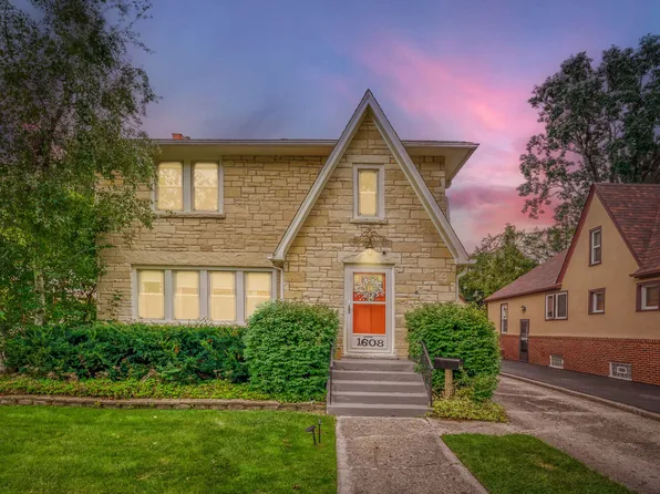 1608 Henry Pl, Waukegan, IL 60085