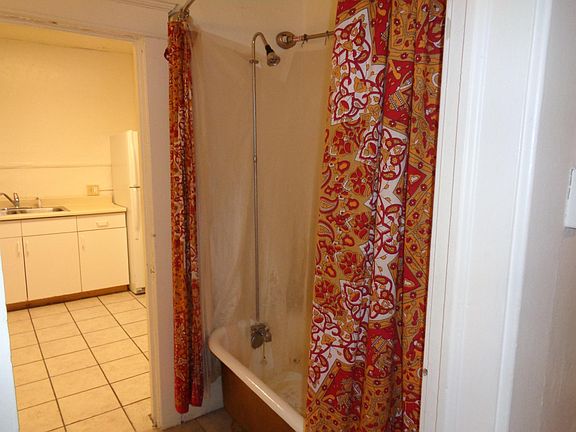 5th image of 214 S 800 E APT 4