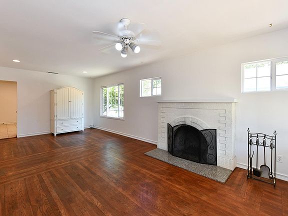 5th image of 946 Kenmore Lane