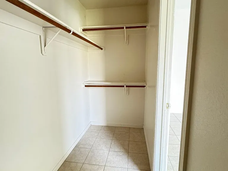 1413 Nicholas Cir #B — Photo 11
