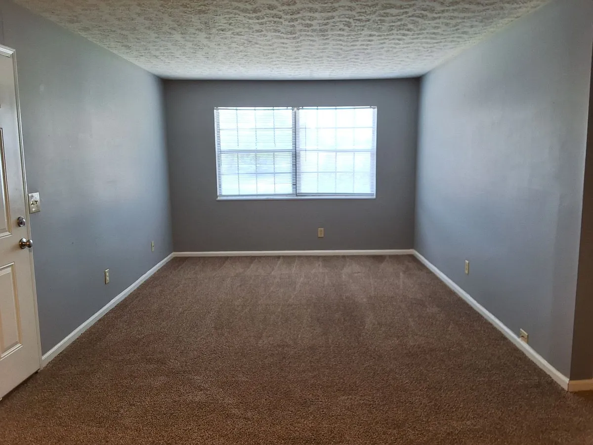 Building Photo - 345 Elmwood Dr