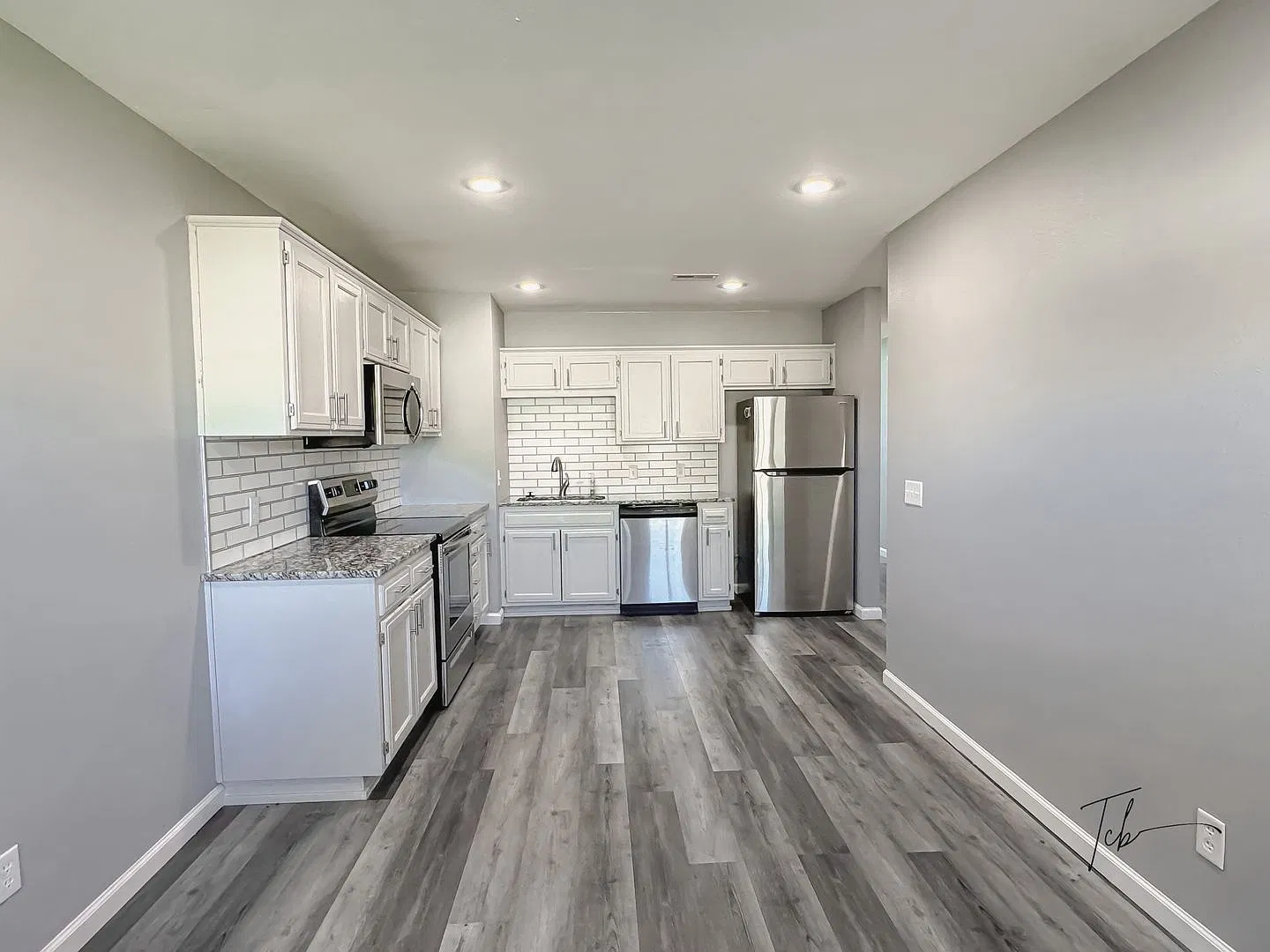 Available 12/1! 3 Bedroom, 2 Bathroom in Prime Bentonville Location, w/ Garage and Fenced-in Back... — Photo 3