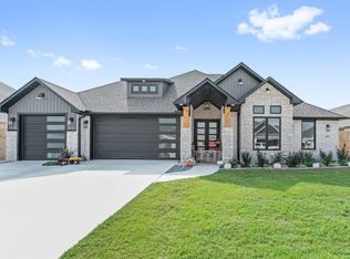 1805 Gaines St, Pea Ridge, AR 72751