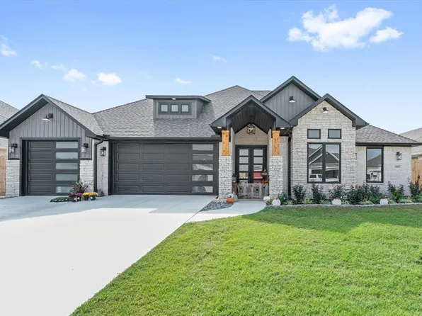 1805 Gaines St, Pea Ridge, AR 72751