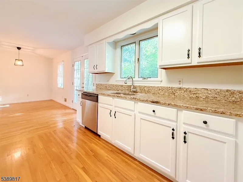 3 bed, 2.5 bath, $4,500 — Photo 3