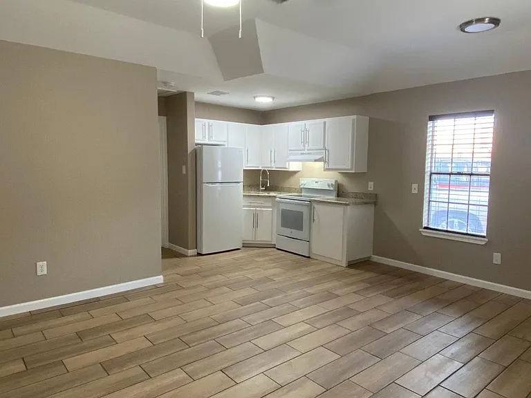1204 Bryce Dr #1 — Photo 2