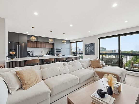 2nd image of 711 S River Rd APT 603