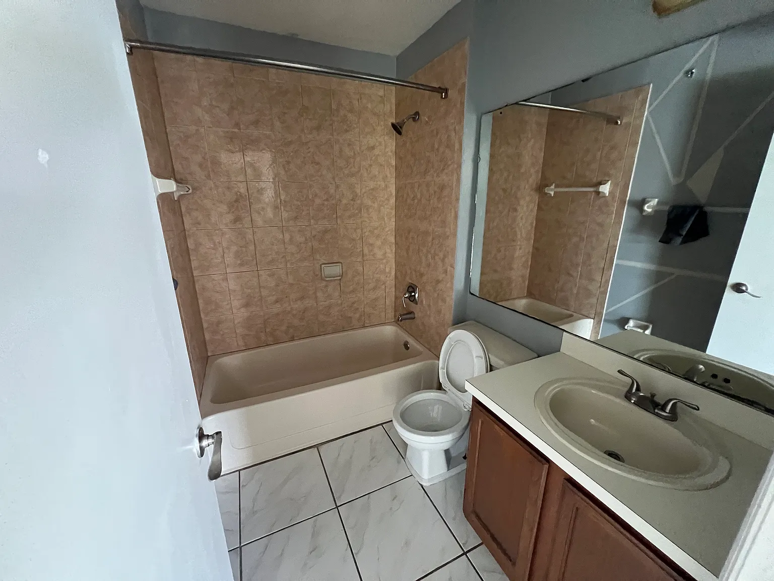 3 bed, 1176 sqft, $2,000 — Photo 3