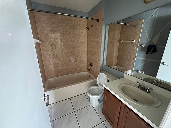3rd image of 1315 Bradwell Dr