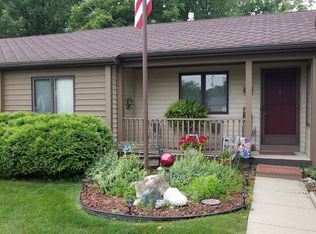 102 Williamsburg Rd, Lansing, MI 48917