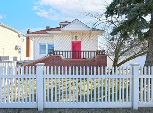67 Newport Rd, Island Park, NY 11558