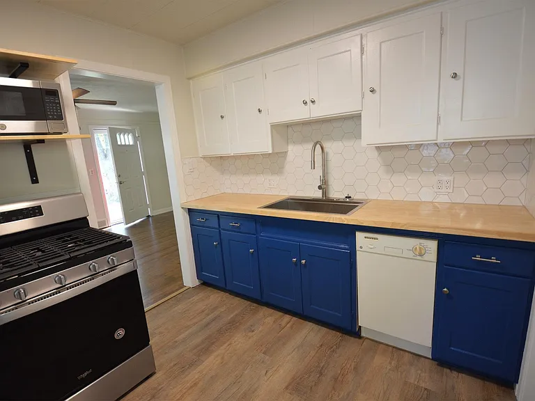 2335 Rowland Ave — Photo 17