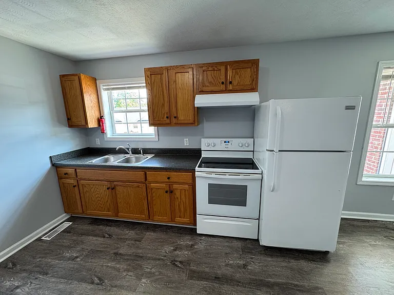 75 Village Ln #75 — Photo 4