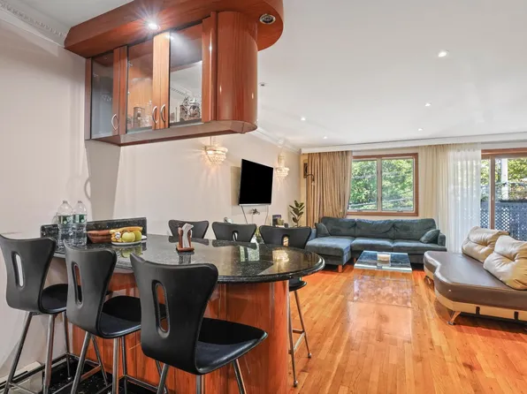 2514 Hubbard Street image 22 of 30