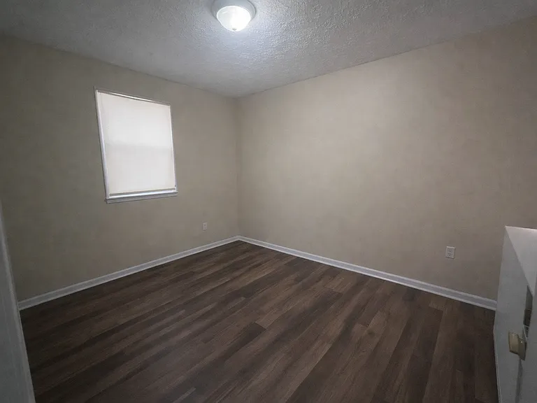 125 Laurie Dr — Photo 5