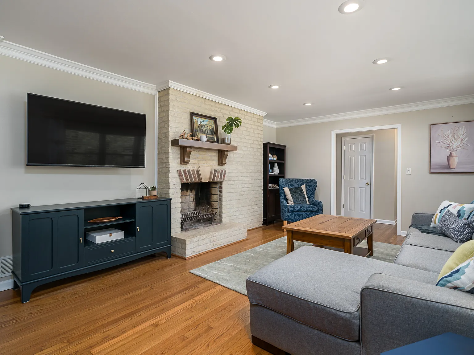 3 bed, 2400 sqft, $3,500 — Photo 4
