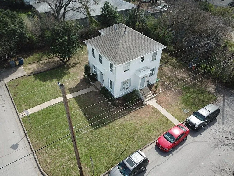 3211 Tom Green St #A — Photo 23