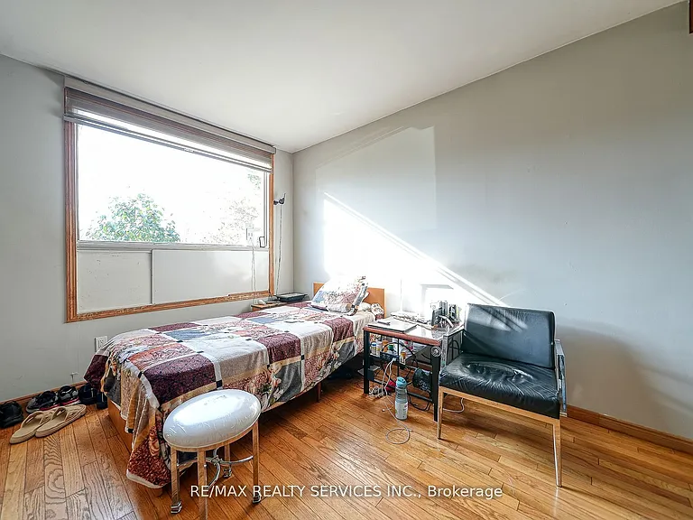 24 Norlan Ave — Photo 9