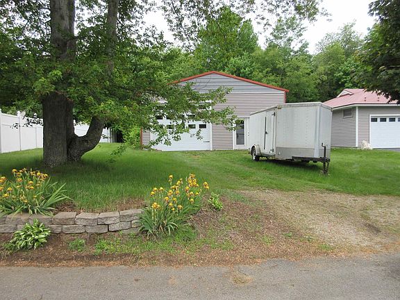 3rd image of 383 ROWE Avenue