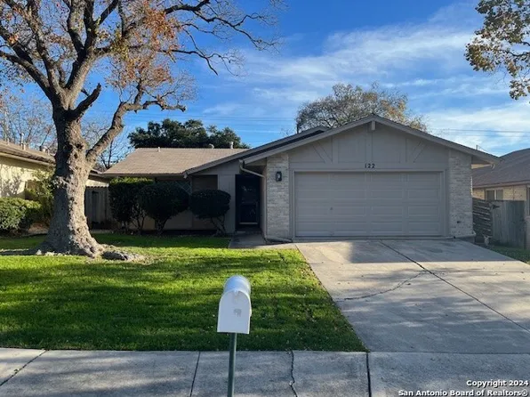 122 Bolerio Dr, Universal City, TX 78148