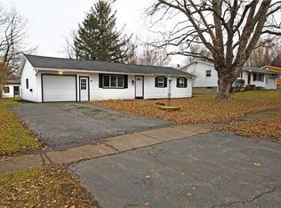 28 Charlene Dr, Rochester, NY 14606