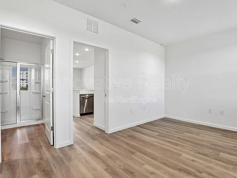 Venture Apartments — Photo 124