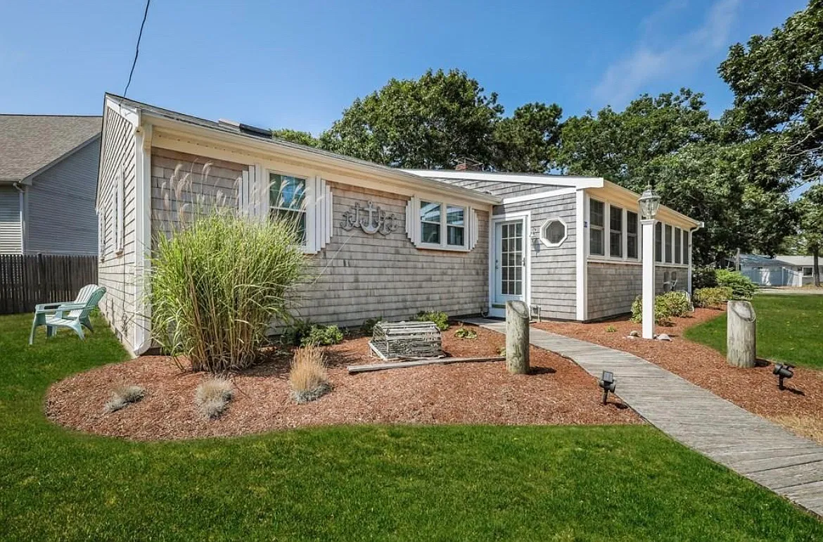 101 Lower County Rd — Photo 1