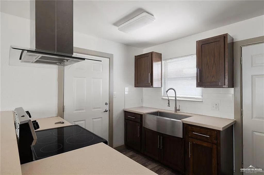 4 bed, 2.0 bath, 1212 sqft, $1,700 — Photo 2