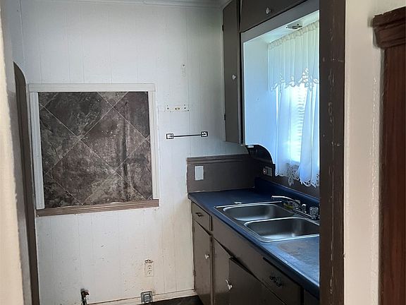 5th image of 2935 Maryland Ave