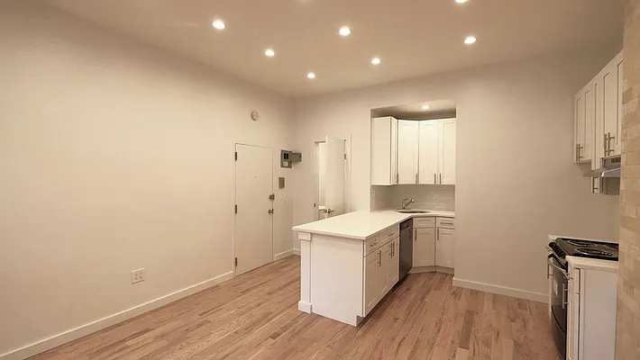 Rented by Aether Property Group | media 13