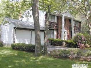20 Washington Ave, Miller Place, NY 11764