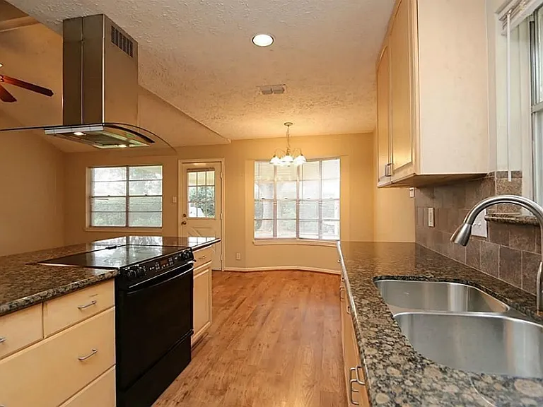 12623 Westella Dr — Photo 6