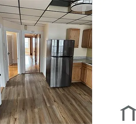 4 bed, 1200 sqft, $2,400 — Photo 3