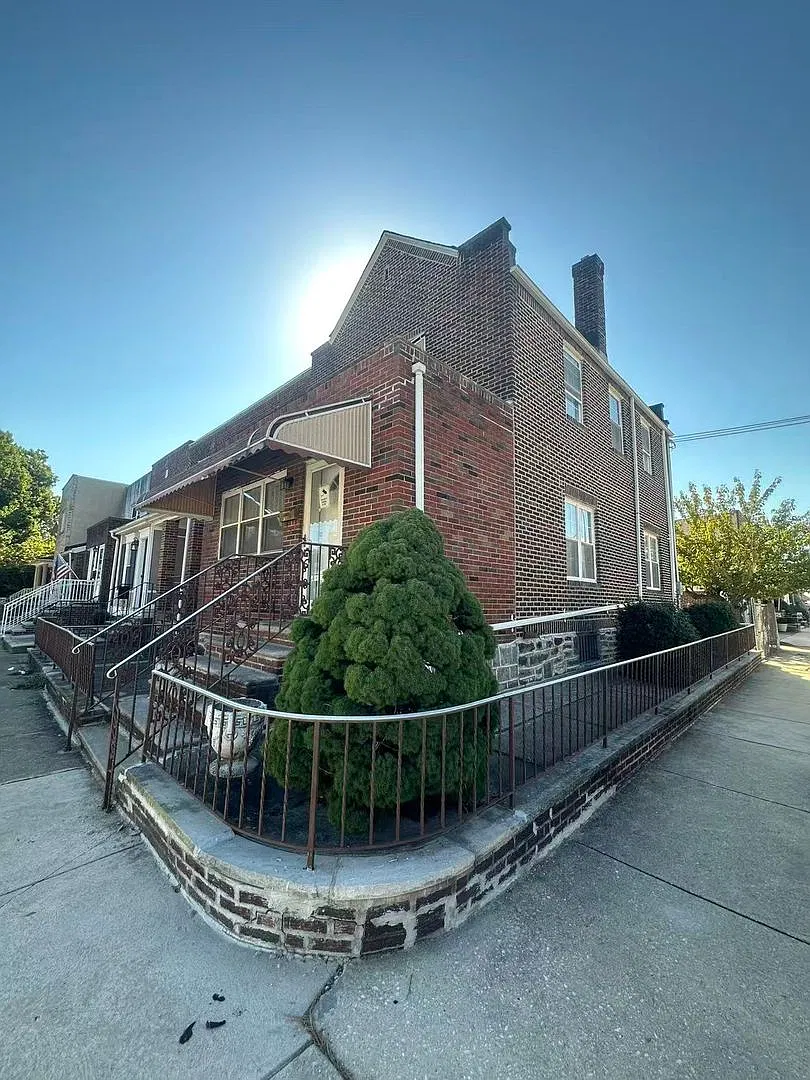 3B1.5B House in South Philly Lower Moyamensing area with parking space Available NOW — Photo 1