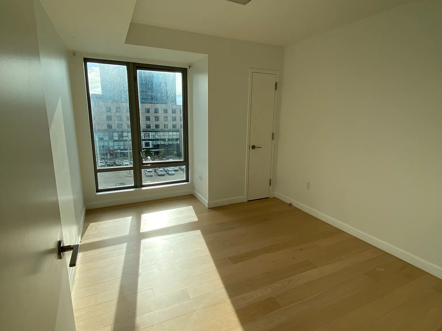 3 bed, 1200 sqft, $4,700 — Photo 3