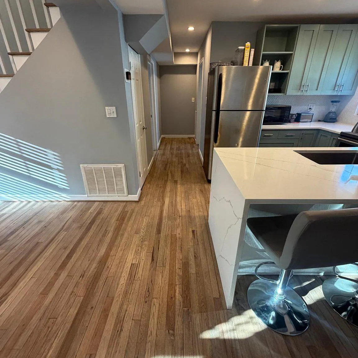 3 bed, 1.0 bath, 1008 sqft, $2,500 — Photo 4