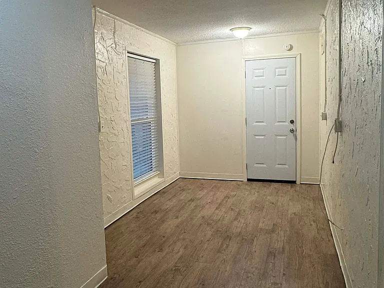 2815 Merriam Ln #12 — Photo 3