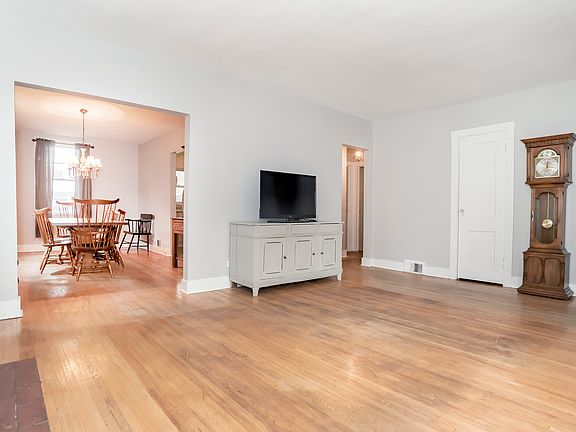4th image of 404 N Waiola Ave