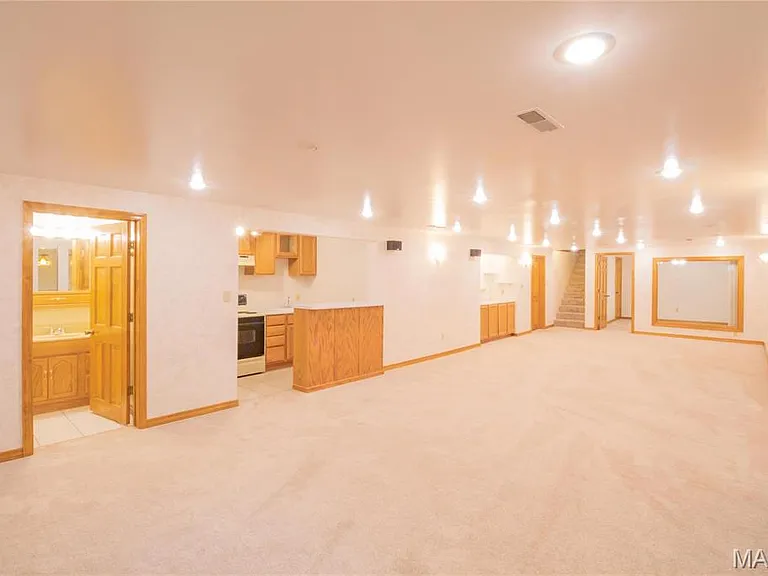 395 Statesman Ct — Photo 27