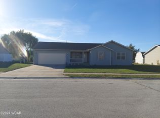 1109 Holley St, Wapakoneta, OH 45895