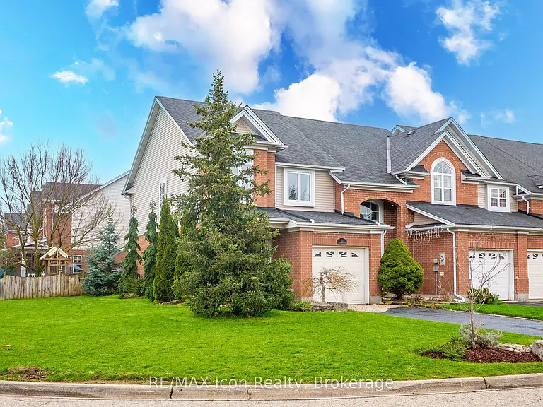 537 Beaver Creek Cres — Photo 2